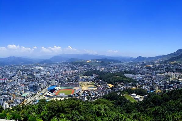 龍巖經(jīng)濟技術(shù)開發(fā)區(qū)：打好產(chǎn)業(yè)轉(zhuǎn)型升級“創(chuàng)新牌”